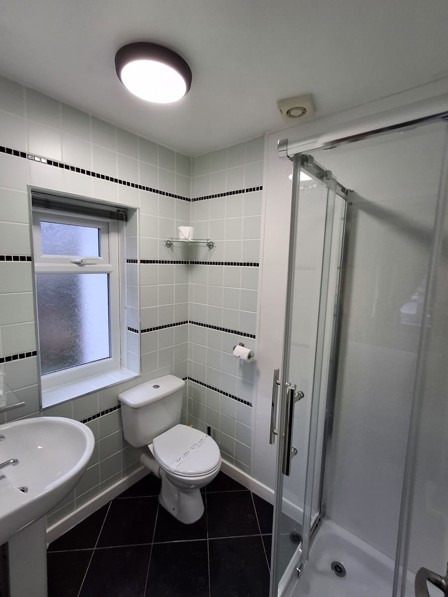 Glenwood Guesthouse 2026 Room4 02 Bathroom